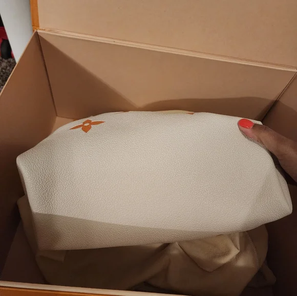 🔥RARE🔥Limited Edition Louis Vuitton Empreinte Summer Bag - Picture 3 of 14